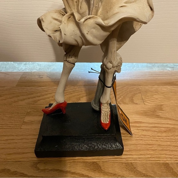Marilyn Monroe skeleton figurine Halloween Decor NEW Figure Red Shoes Ghost - Picture 6 of 6